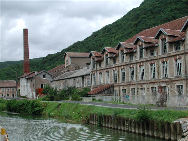 0702011 viele alte Fabriken entlang dem Doubs 640x480