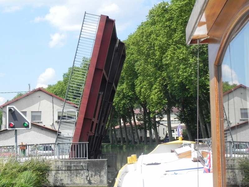 Zugbrücke oberhalb Bar-le-Duc.