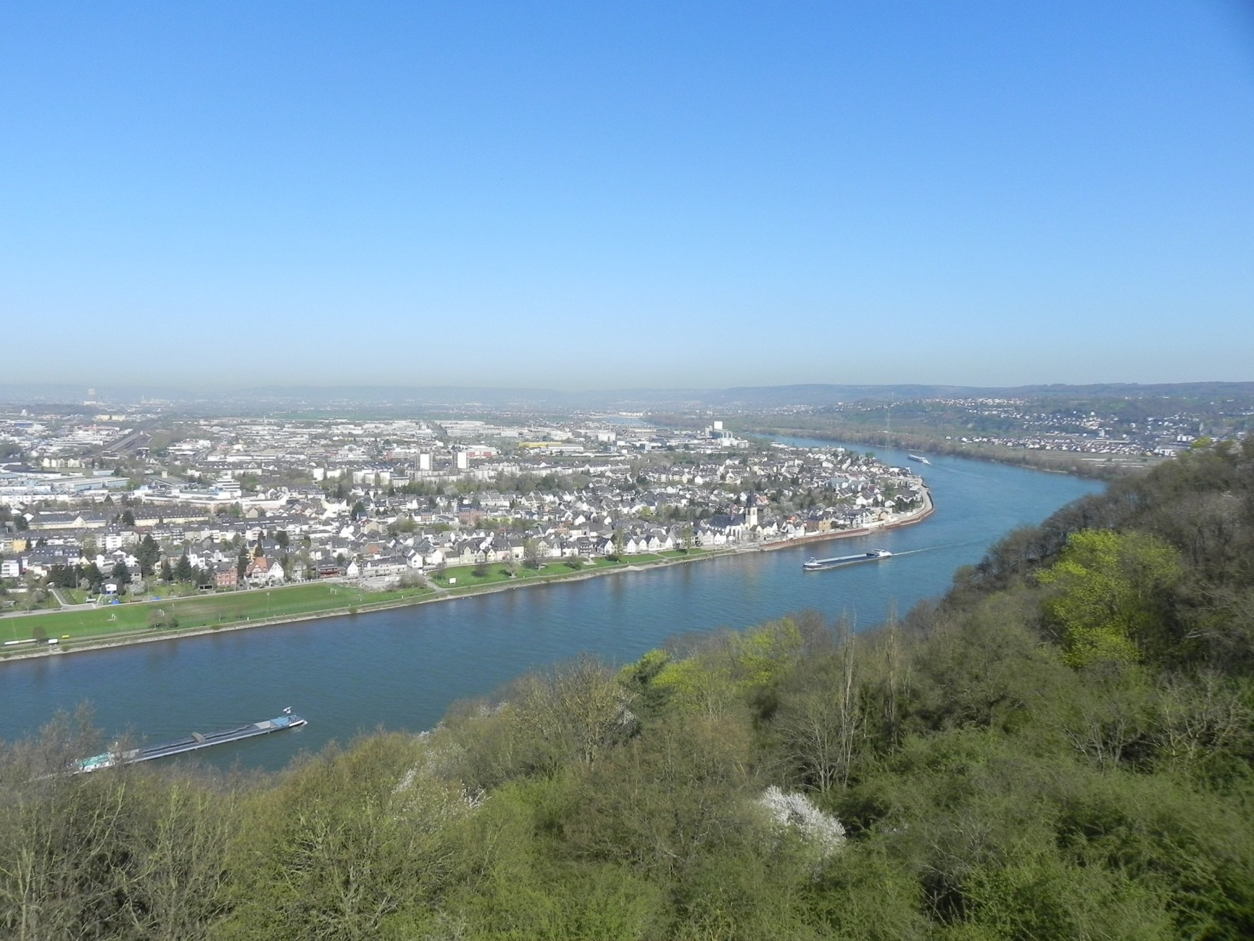 20150404054 Aussicht von Ehrenbreitstein auf den Rhein zu Tal Kopie